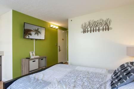Hawaiian Monarch Upgraded Modern Studio Хонолулу Екстериор снимка